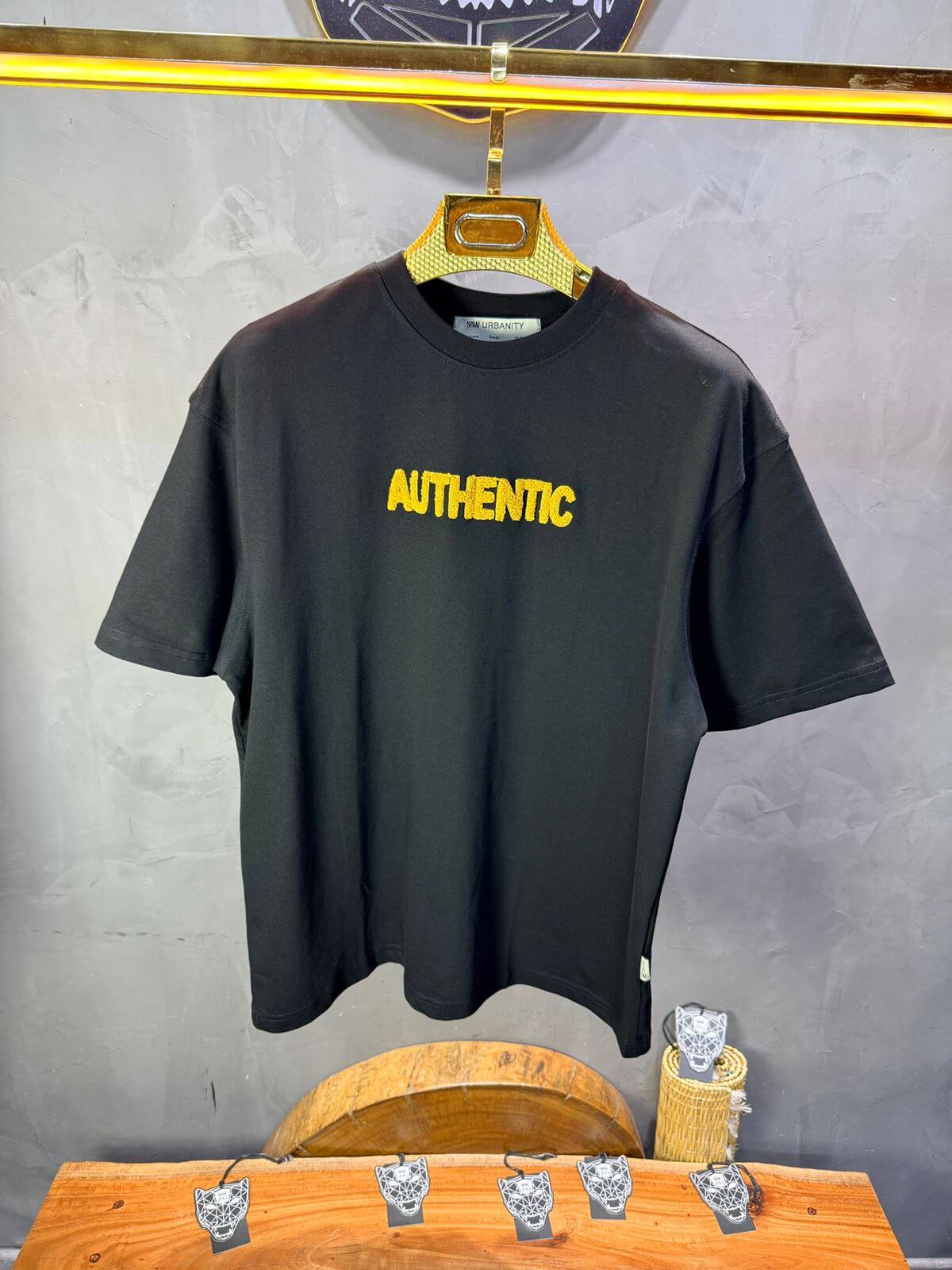 T-Shirt Authentic Brodé — SW Urbanity — Noir 5079