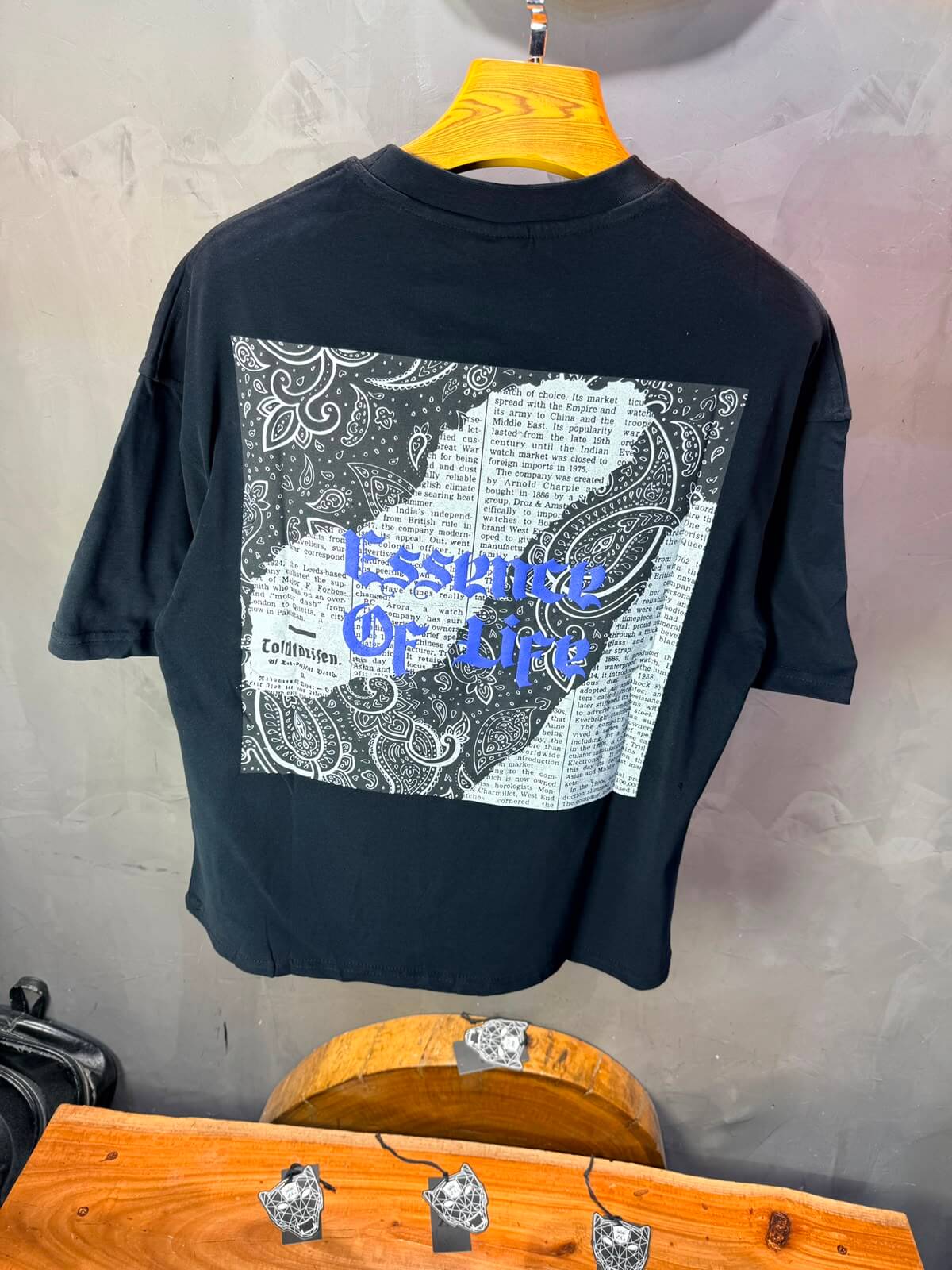 T-Shirt Essence Of Life — Gothic Paisley — Noir 166