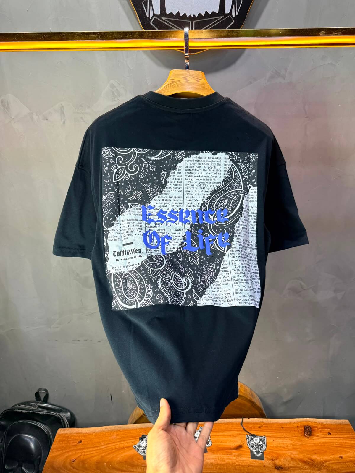 T-Shirt Essence Of Life — Gothic Paisley — Noir 166