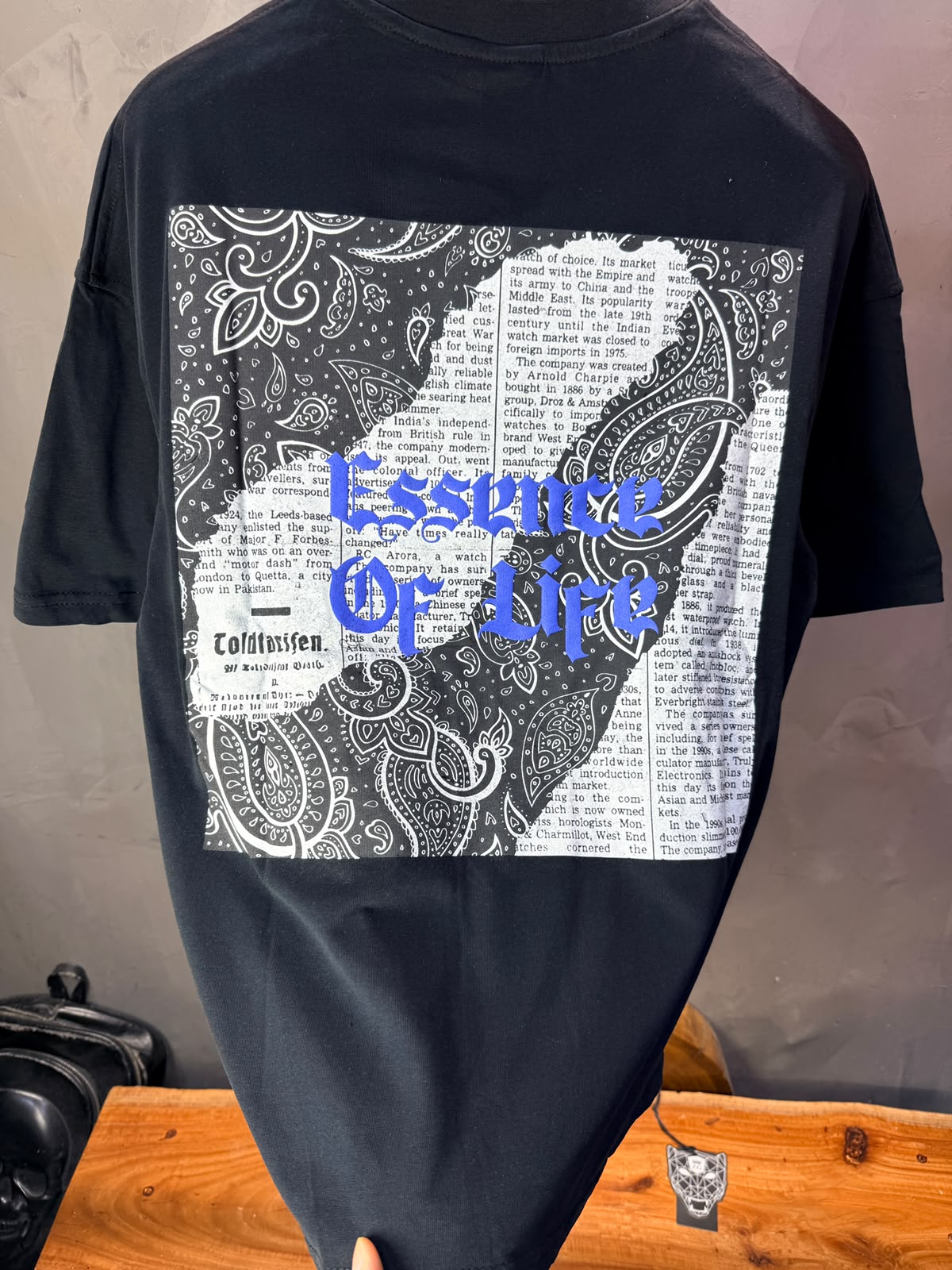 T-Shirt Essence Of Life — Gothic Paisley — Noir 166