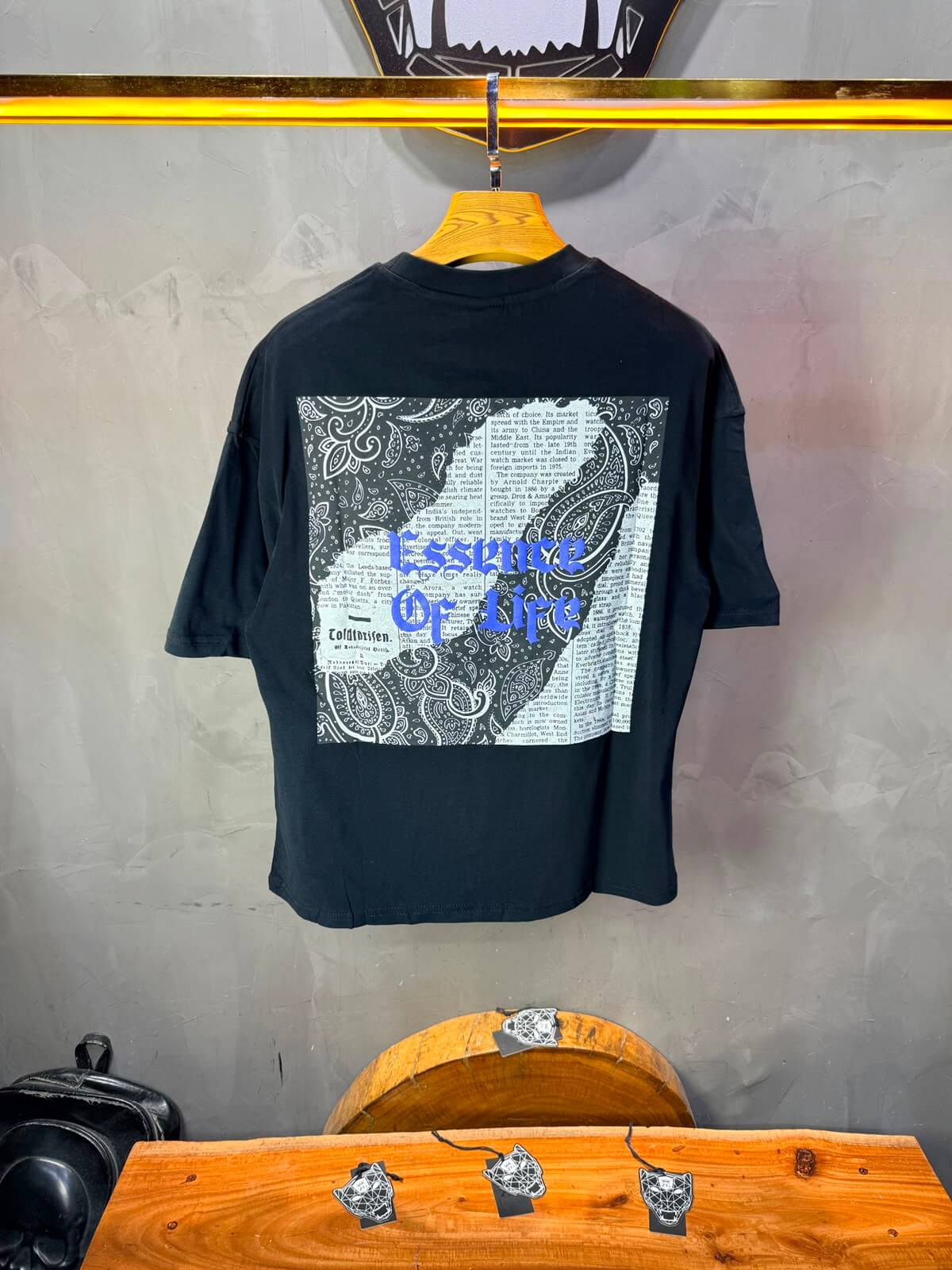 T-Shirt Essence Of Life — Gothic Paisley — Noir 166