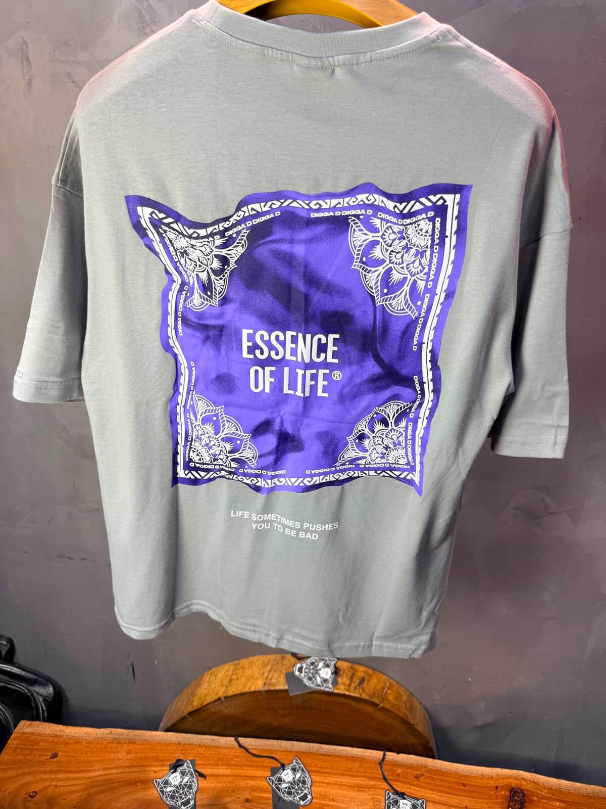 T-Shirt Essence Of Life® — Bandana Bleu — Gris Sage 091