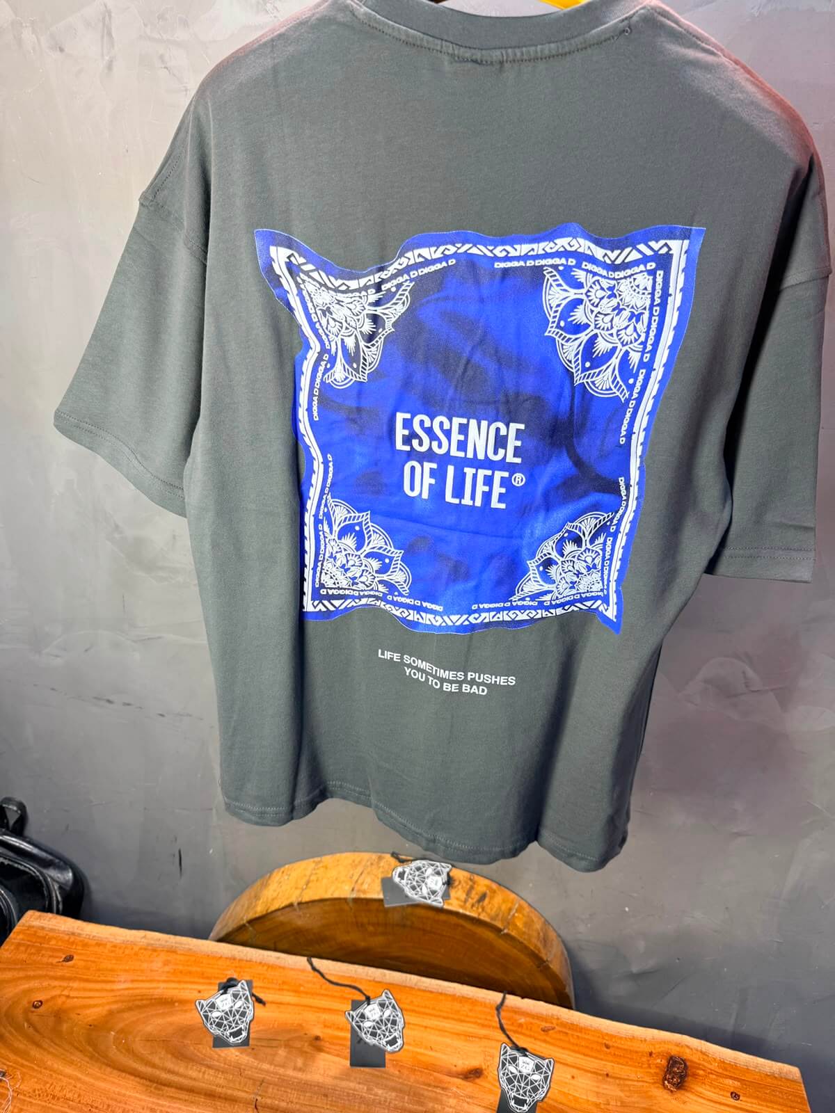 T-Shirt Essence Of Life® — Bandana Bleu — Gris Noir 091