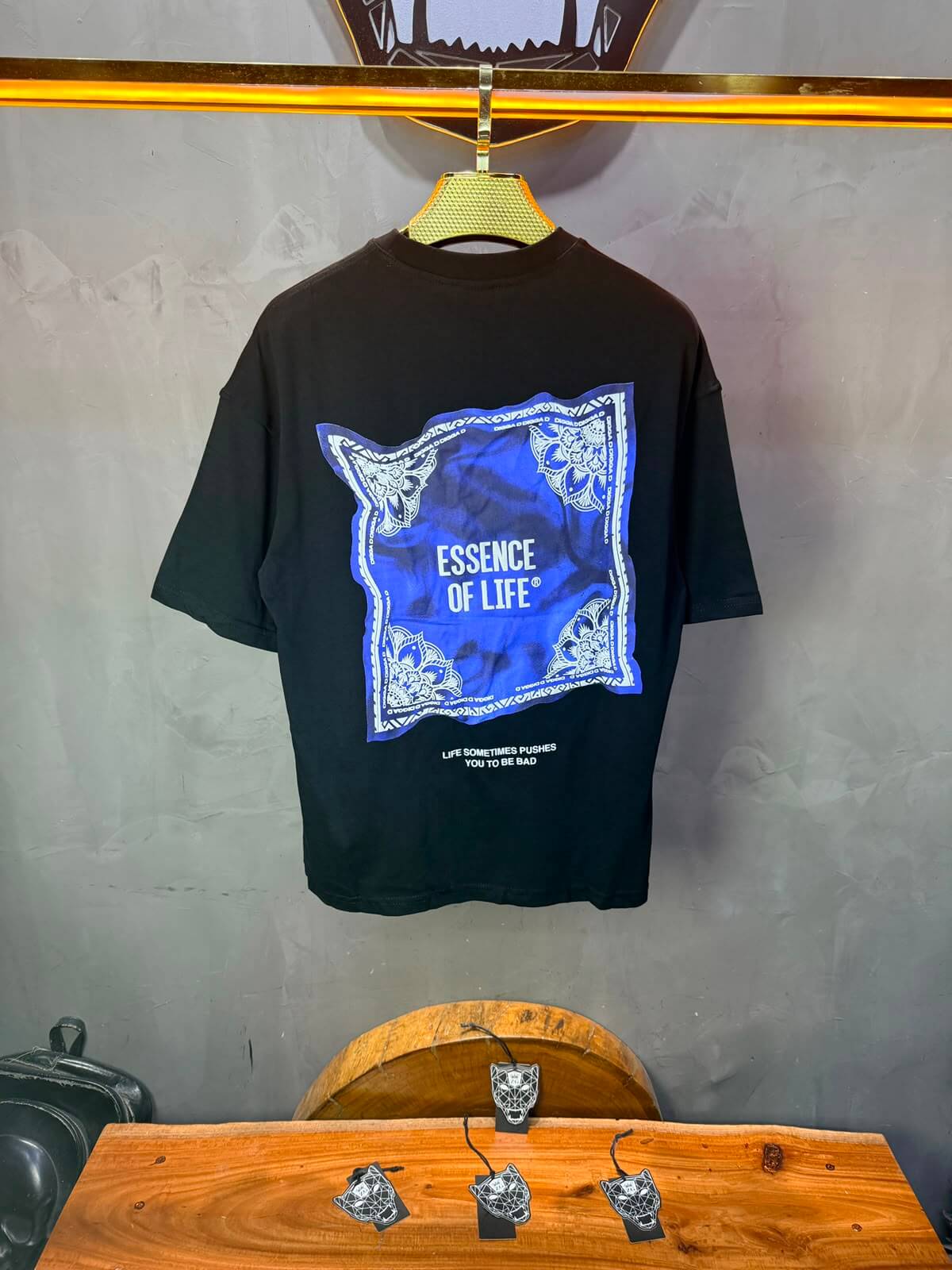 T-Shirt Essence Of Life® — Bandana Bleu — Noir 091