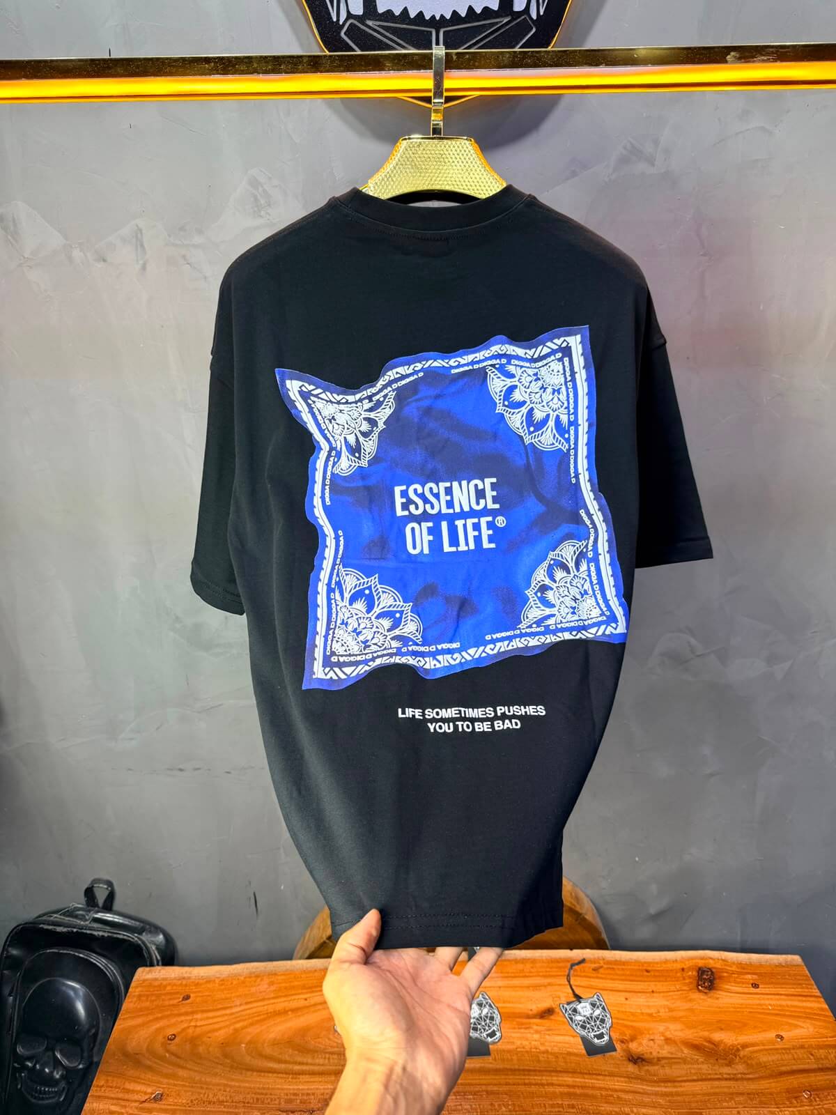 T-Shirt Essence Of Life® — Bandana Bleu — Noir 091