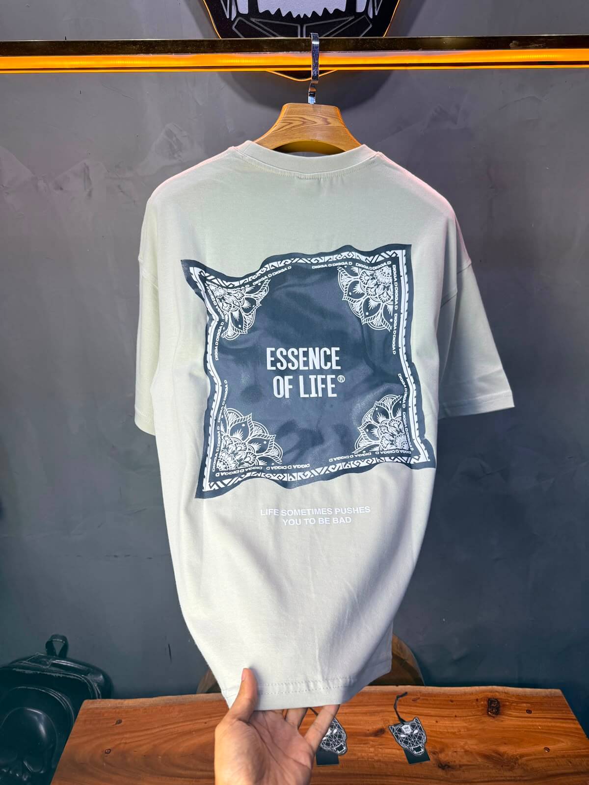 T-Shirt Essence Of Life® — Bandana Bleu — Beige 091