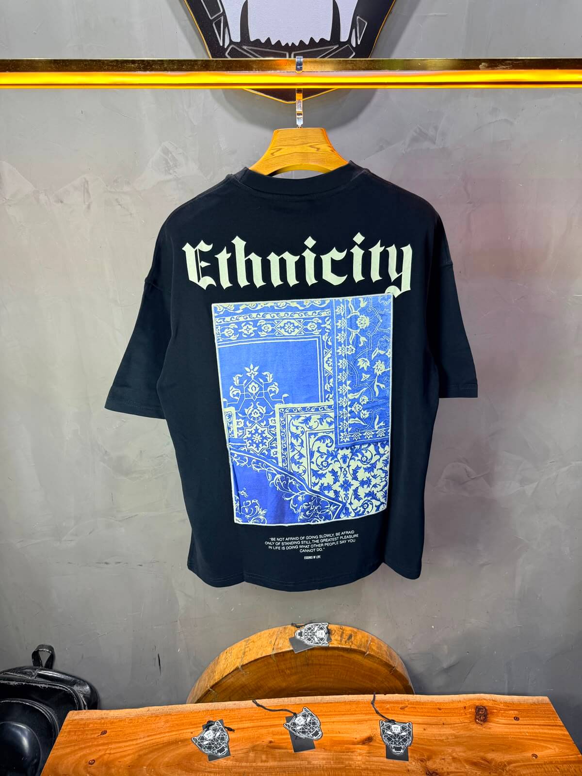 T-Shirt Ethnicity — Arabesque Bleu — Noir 170