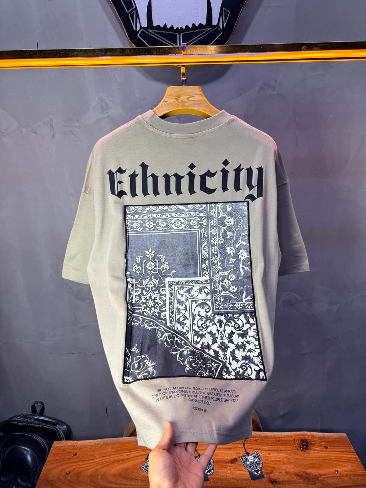 T-Shirt Ethnicity — Arabesque Bleu — Beige 170
