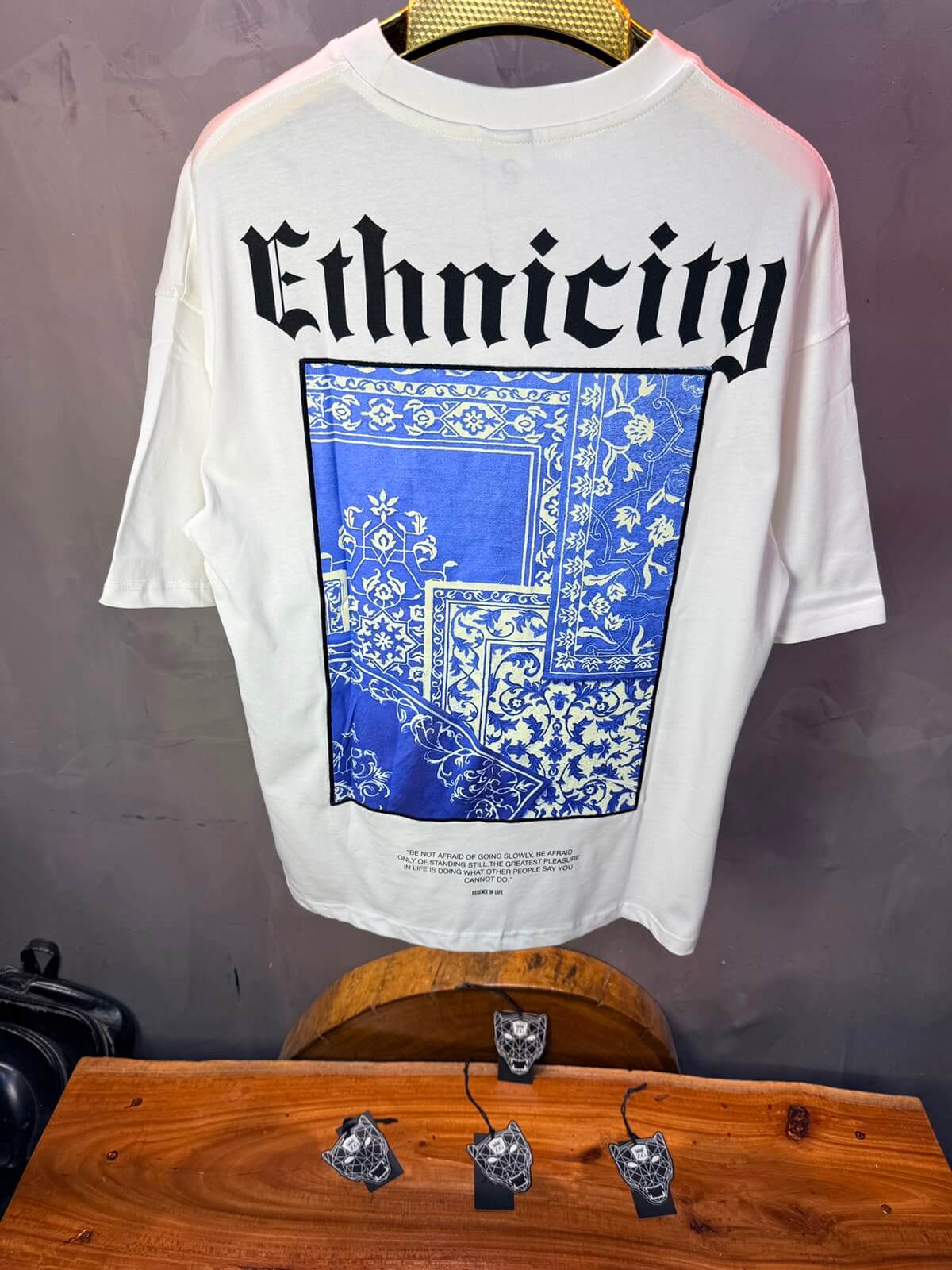 T-Shirt Ethnicity — Arabesque Bleu — Blanc 170