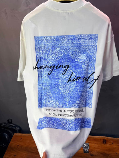 T-Shirt «Changing Himself» — Tapis Oriental Bleu — Blanc 140