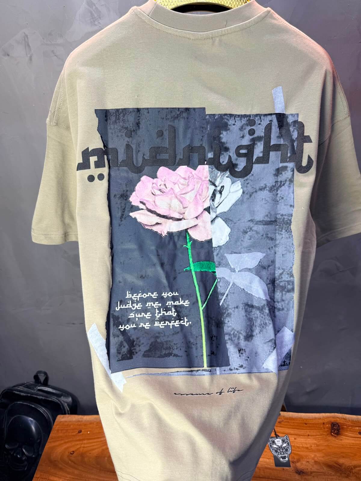 T-Shirt Midnight — Rose & Citation — Beige 139