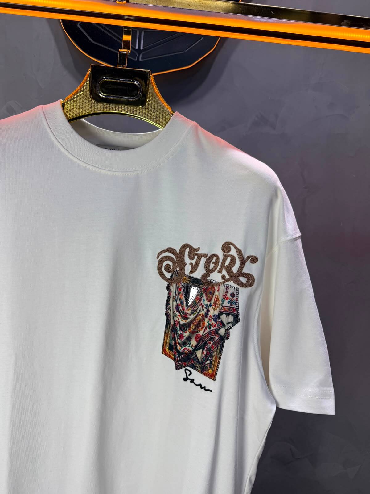 T-Shirt Story Foulard Brodé — Blanc 5182