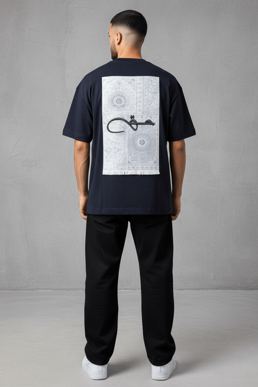 T-Shirt Oversize Navy Blue Broderie Calligraphie "حق" Arabe 5052